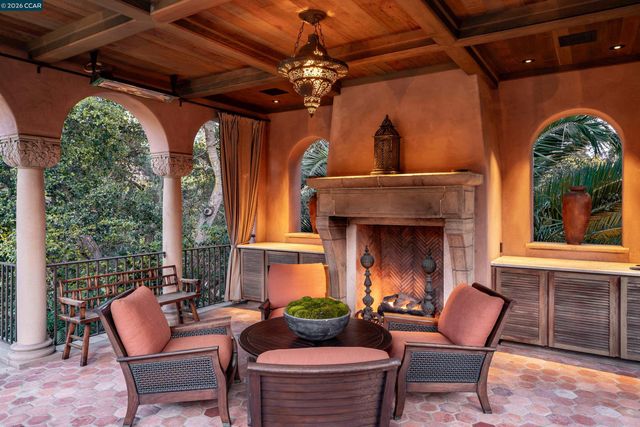 280 Indian Rd, Piedmont, CA 94610
