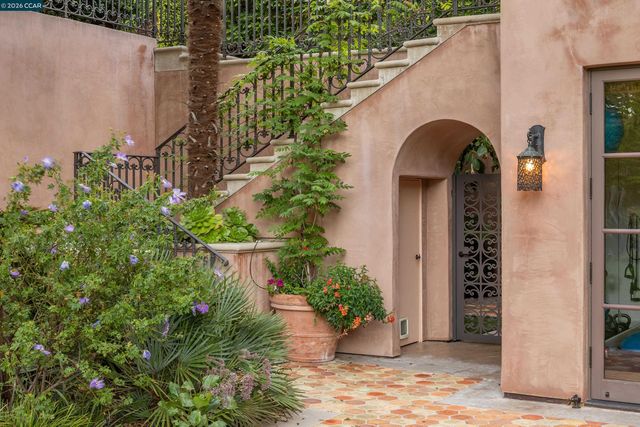280 Indian Rd, Piedmont, CA 94610