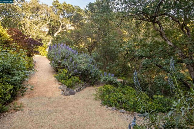 280 Indian Rd, Piedmont, CA 94610