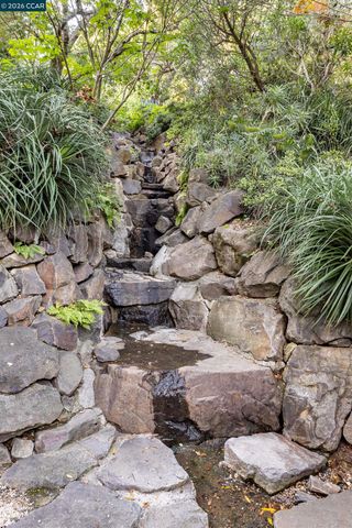 280 Indian Rd, Piedmont, CA 94610