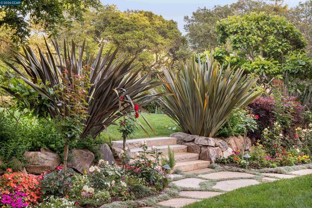 280 Indian Rd, Piedmont, CA 94610