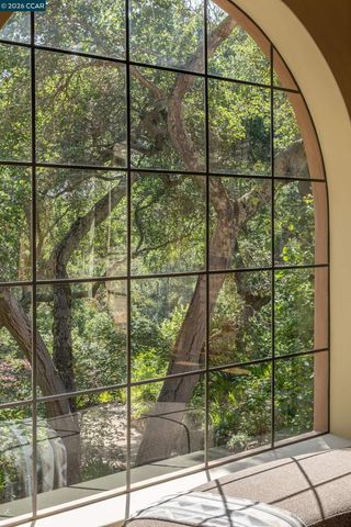 280 Indian Rd, Piedmont, CA 94610