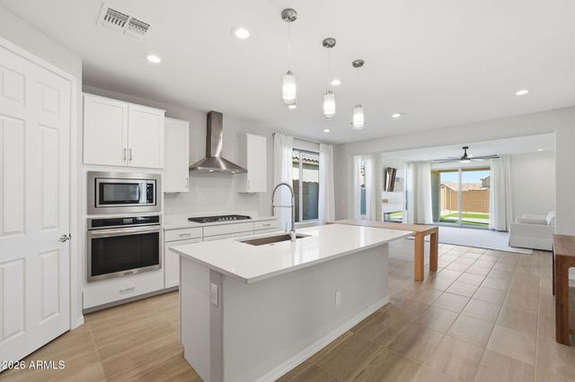 1536 W FLINTLOCK Drive, San Tan Valley, AZ 85144