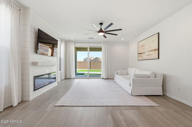 1536 W FLINTLOCK Drive, San Tan Valley, AZ 85144