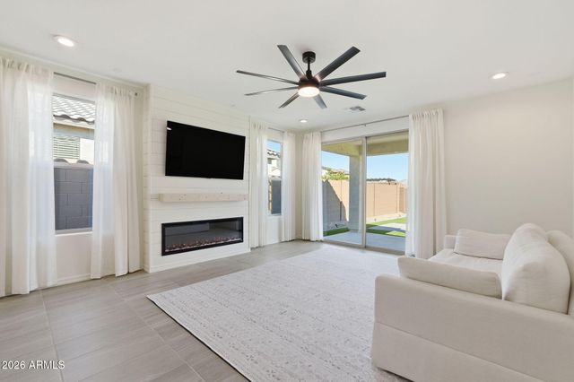 1536 W FLINTLOCK Drive, San Tan Valley, AZ 85144