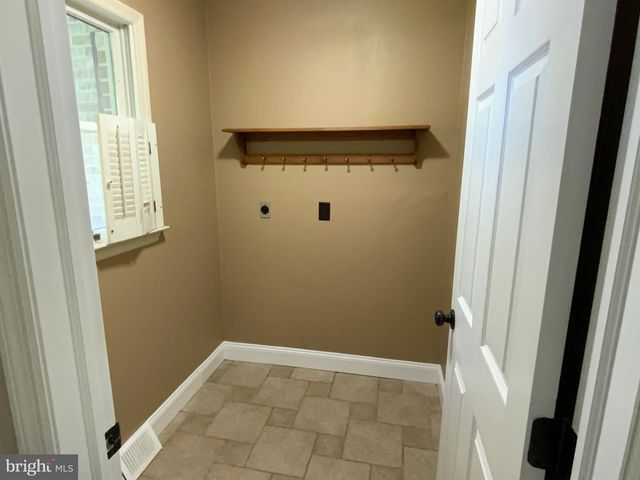 1931 OBERLIN RD, Harrisburg, PA 17111