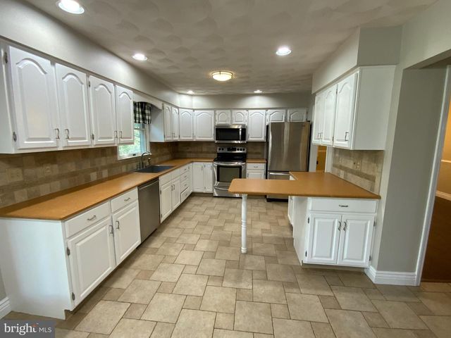 1931 OBERLIN RD, Harrisburg, PA 17111