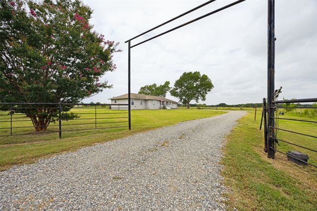 1343 CR 2230, Ivanhoe, TX 75447