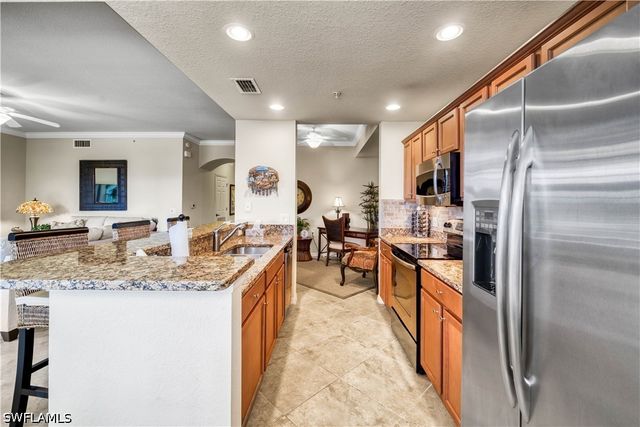 9715 Acqua CT 136, Naples, FL 34113