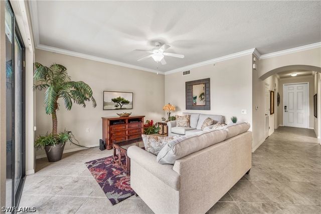 9715 Acqua CT 136, Naples, FL 34113