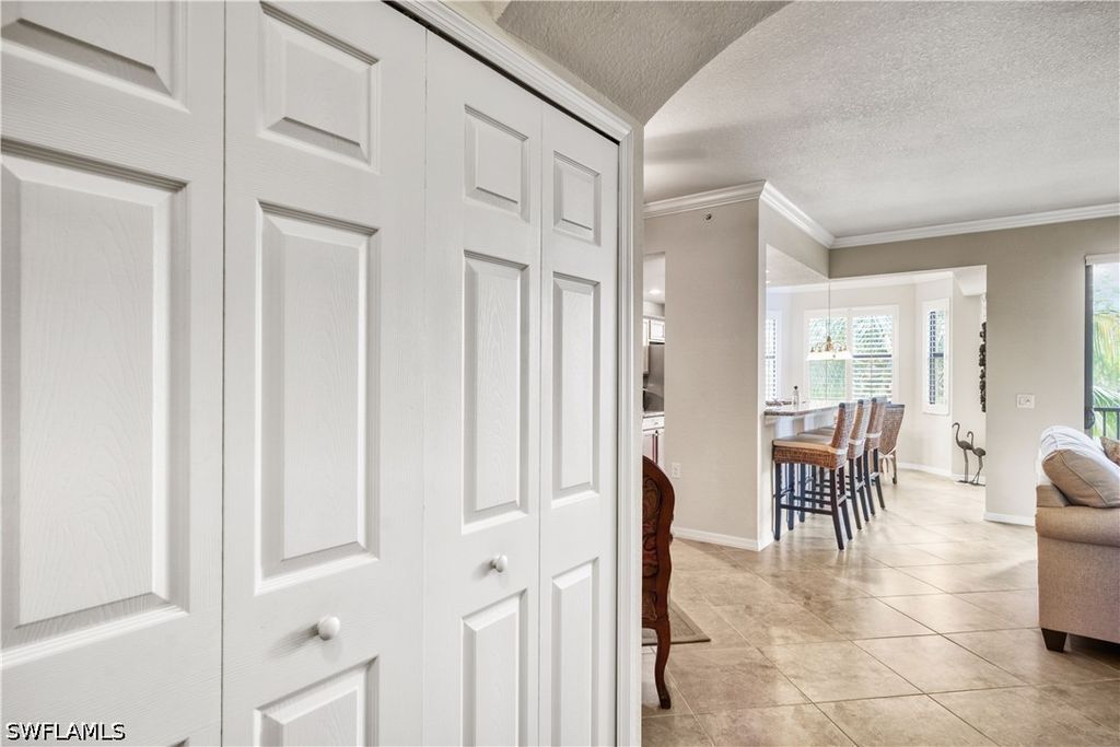 9715 Acqua CT 136, Naples, FL 34113