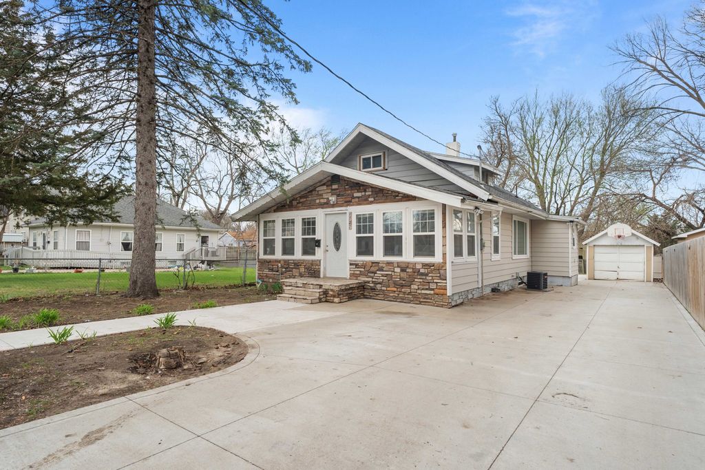 1727 Mondamin Avenue, Des Moines, IA 50314