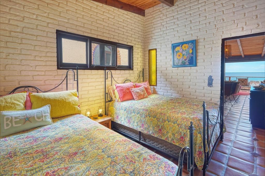 Image 17 of property listing at 82 Pelicanos Oeste, CA 99999