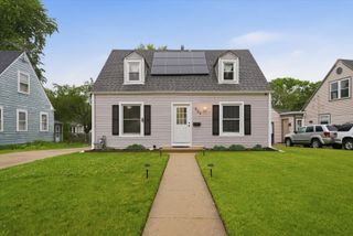 525 Sunset Drive, Elgin, IL 60123