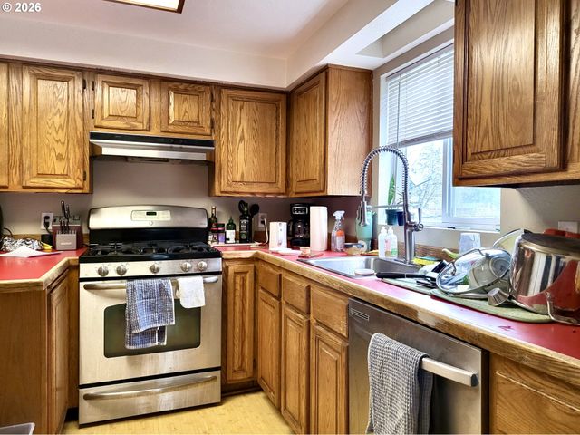 7025 Se NEHALEM St, Portland, OR 97206