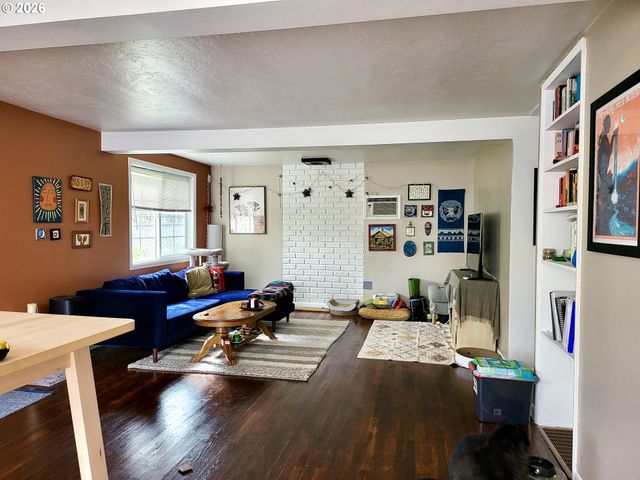 7025 Se NEHALEM St, Portland, OR 97206