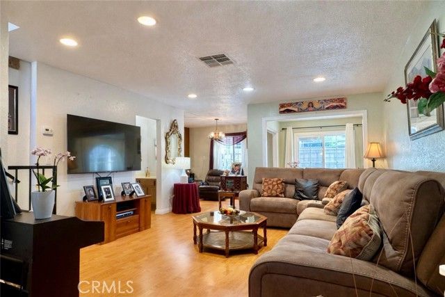 4404 Clara St., Cudahy, CA 90201