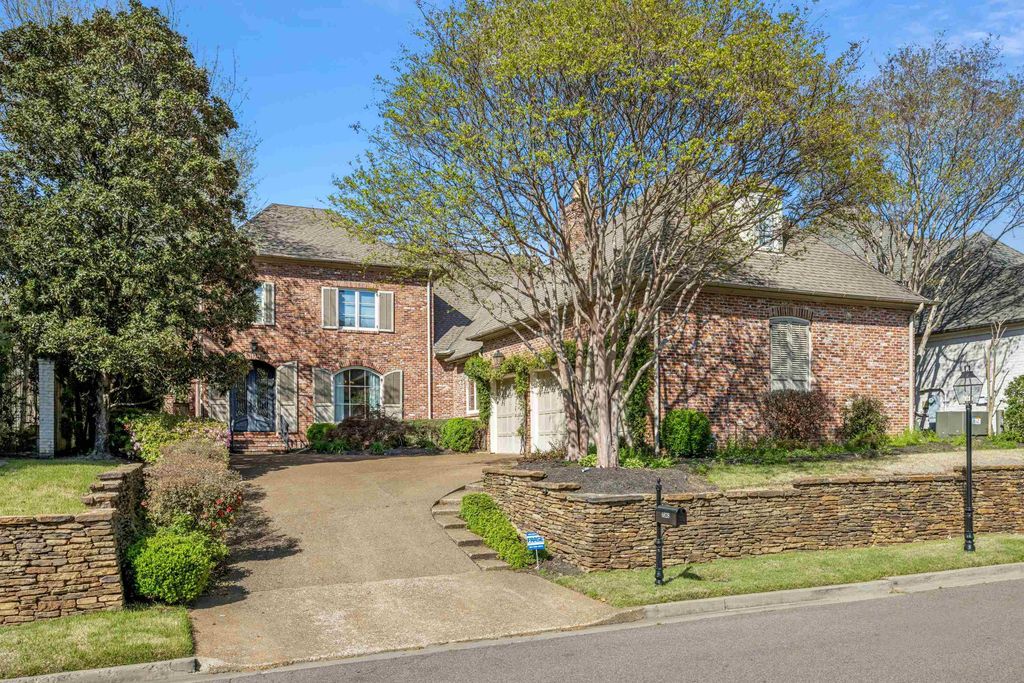 6828 OLD BRIDGE LN, Germantown, TN 38138