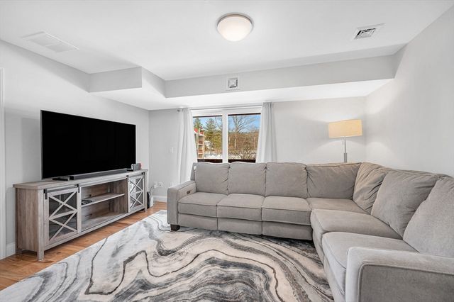 29 Randolph Dr 29, Tewksbury, MA 01876