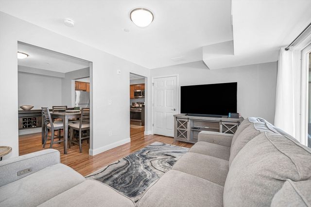 29 Randolph Dr 29, Tewksbury, MA 01876