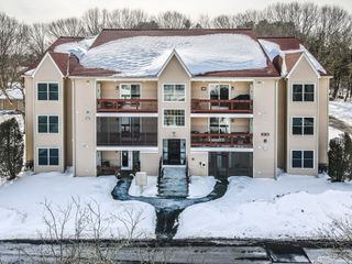 29 Randolph Dr 29, Tewksbury, MA 01876