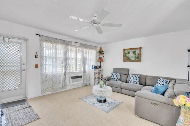 349 Camden O, West Palm Beach, FL 33417