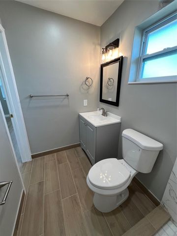 2016 NE 17th Ct 26, Fort Lauderdale, FL 33305