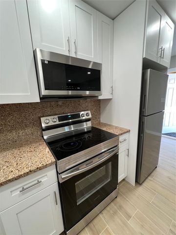 2016 NE 17th Ct 26, Fort Lauderdale, FL 33305