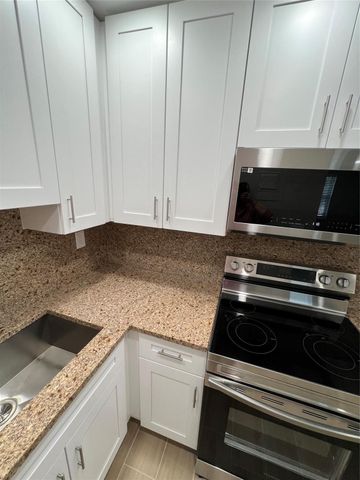 2016 NE 17th Ct 26, Fort Lauderdale, FL 33305