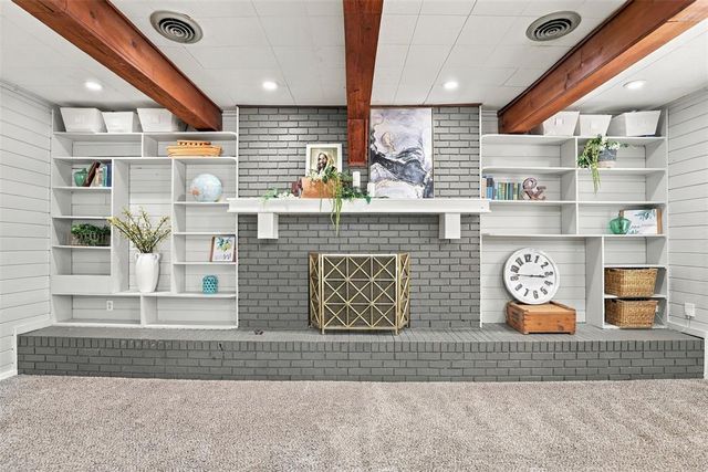 9900 Chesterton Place, The Village, OK 73120