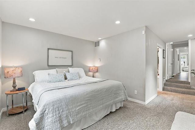 9900 Chesterton Place, The Village, OK 73120