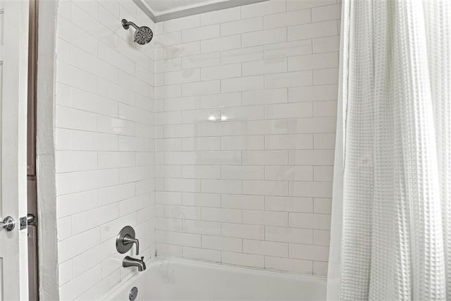 9900 Chesterton Place, The Village, OK 73120