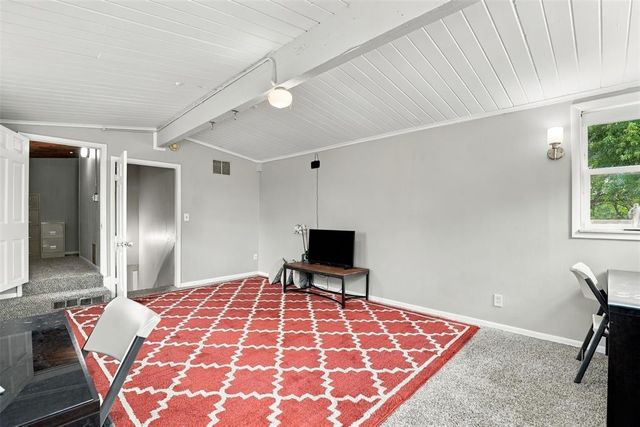 9900 Chesterton Place, The Village, OK 73120