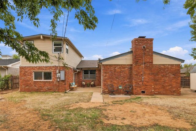 9900 Chesterton Place, The Village, OK 73120