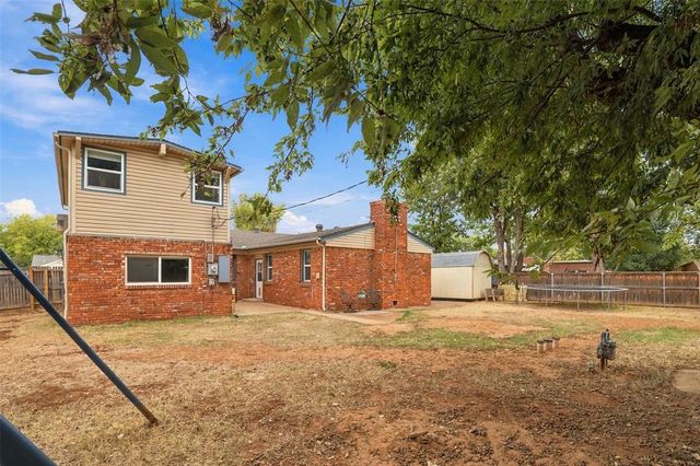 9900 Chesterton Place, The Village, OK 73120