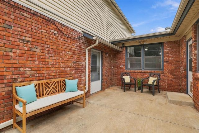 9900 Chesterton Place, The Village, OK 73120