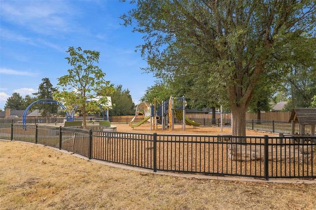 9900 Chesterton Place, The Village, OK 73120
