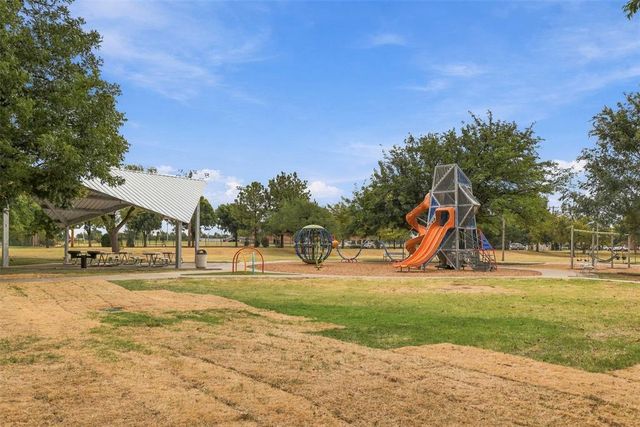 9900 Chesterton Place, The Village, OK 73120