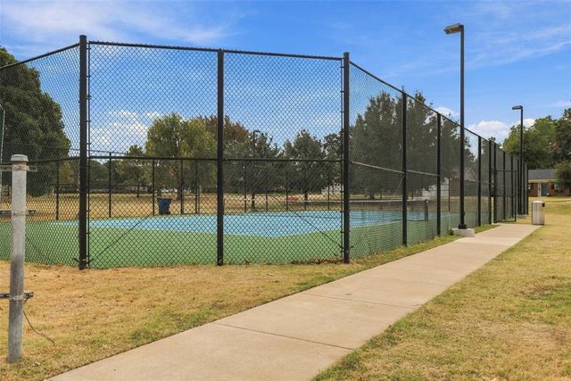 9900 Chesterton Place, The Village, OK 73120