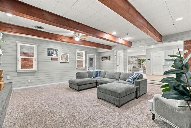 9900 Chesterton Place, The Village, OK 73120