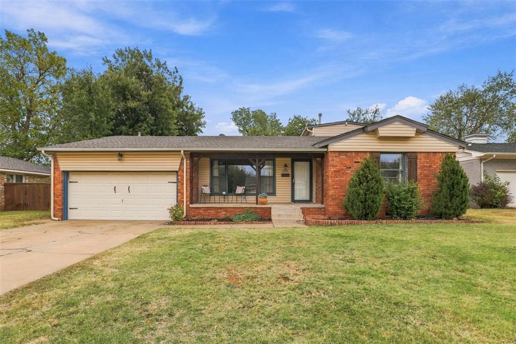 9900 Chesterton Place, The Village, OK 73120