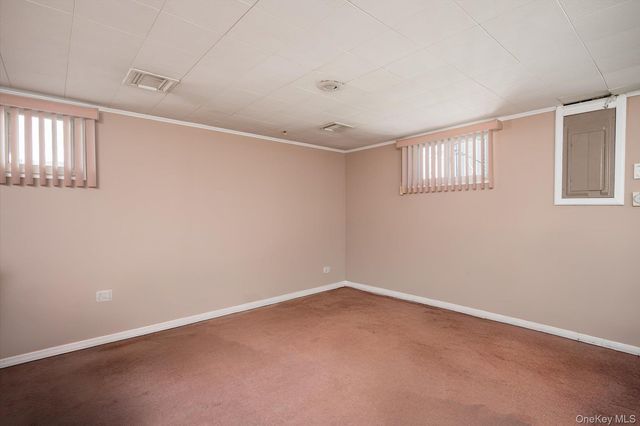 42 Netto Lane, Plainview, NY 11803