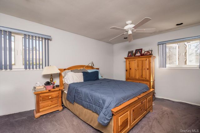 42 Netto Lane, Plainview, NY 11803