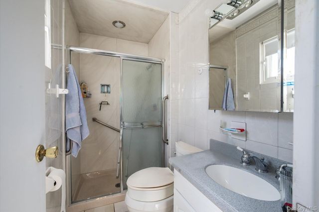 42 Netto Lane, Plainview, NY 11803