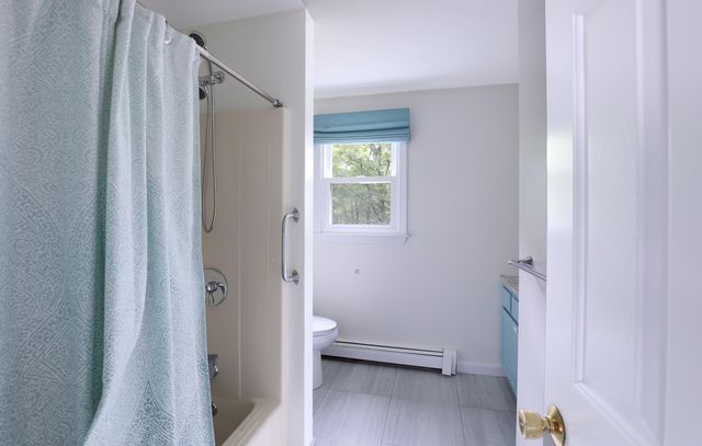 95 Rockville Avenue, Hatchville, MA 02536