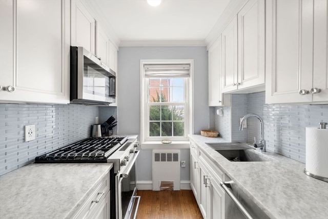 33 Lennon Ct. 31, Boston, MA 02127