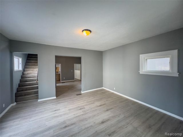 1226 N Grand River Avenue, Lansing, MI 48906