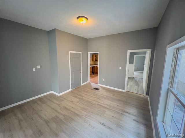 1226 N Grand River Avenue, Lansing, MI 48906