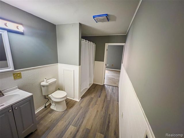 1226 N Grand River Avenue, Lansing, MI 48906