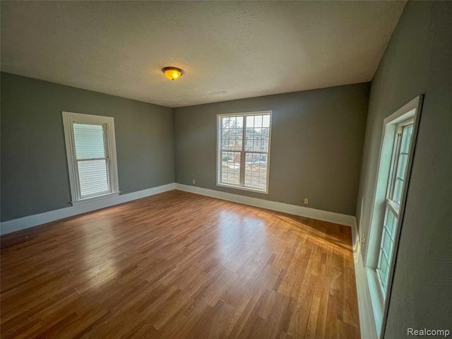 1226 N Grand River Avenue, Lansing, MI 48906